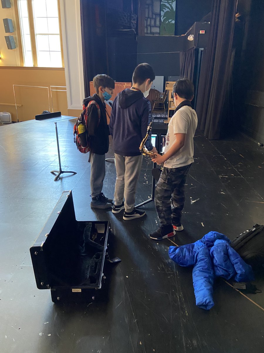 Now that's teamwork-  MMS 6th Grade Band Members helping each other out making practice recordings today after school.
 <a href="/LPS_McManus/">McManus Middle School</a> <a href="/LindenFPArts/">LindenFine&PerfArts</a>