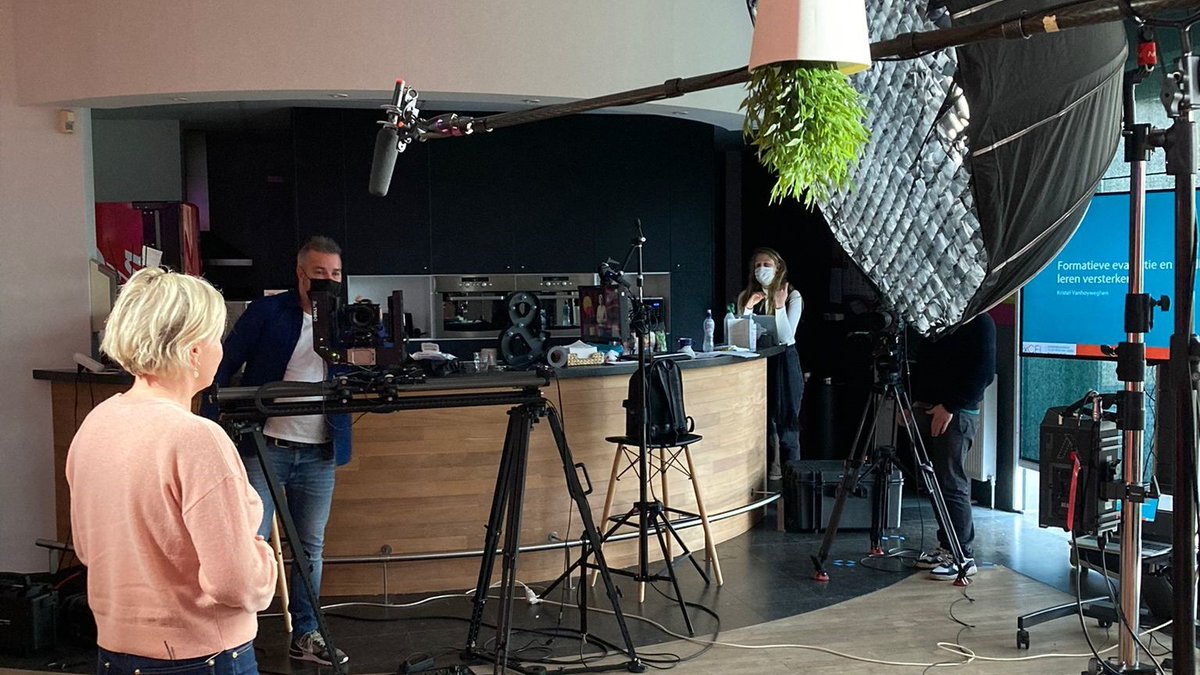 Op 16 maart geef ik gelijktijdig twee sessies over hoe formatief evalueren en feedback het leren versterken. Hoe dat kan? De ene voor <a href="/UitgeverijVanIn/">Uitgeverij VAN IN</a> is gelukkig vooraf opgenomen😅. De andere kun je live in Antwerpen bijwonen of online volgen. Tot dan? excel.thomasmore.be/open-aanbod/