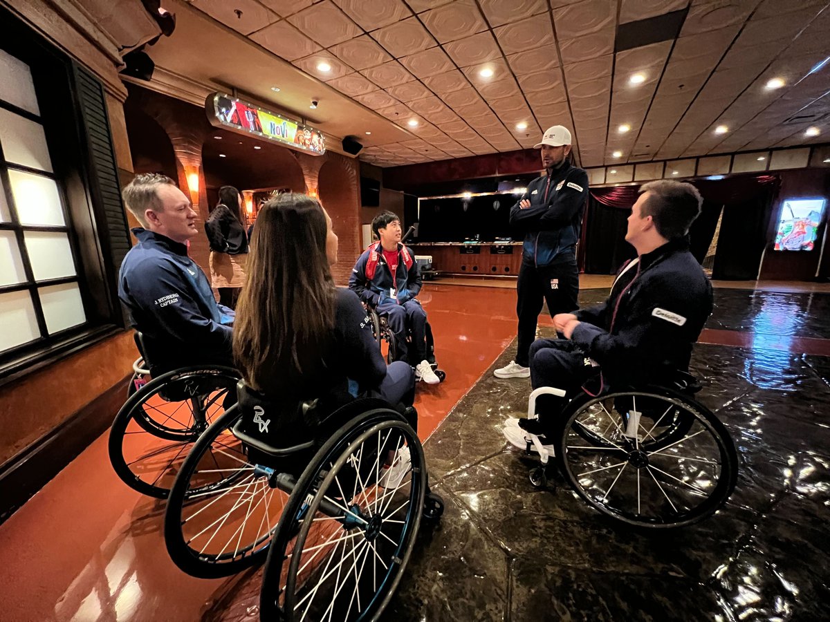 Team 🇺🇸 unite!

Captain <a href="/MardyFish/">Mardy Fish</a> visits with Team USA wheelchair players in Reno.