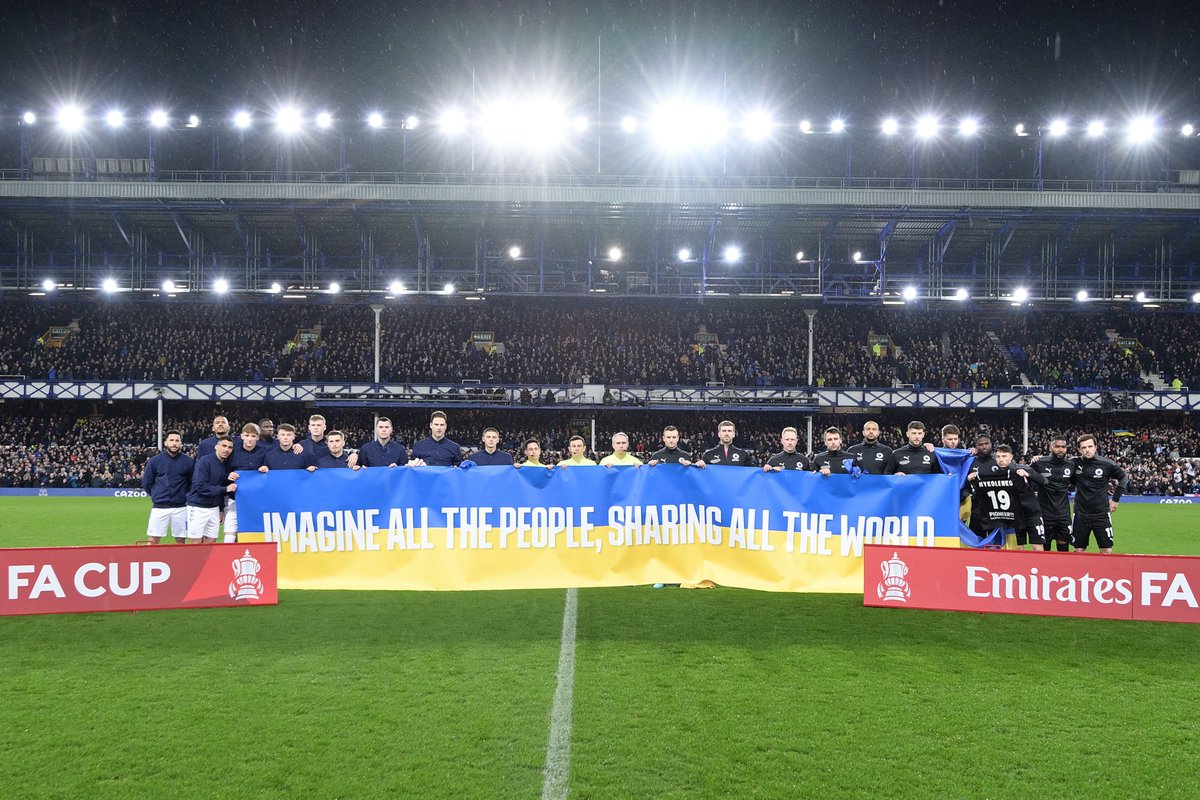 Everton's tweet photo. Imagine... 💙💛

#FootballStandsTogether https://t.co/wOzw0BxbNl