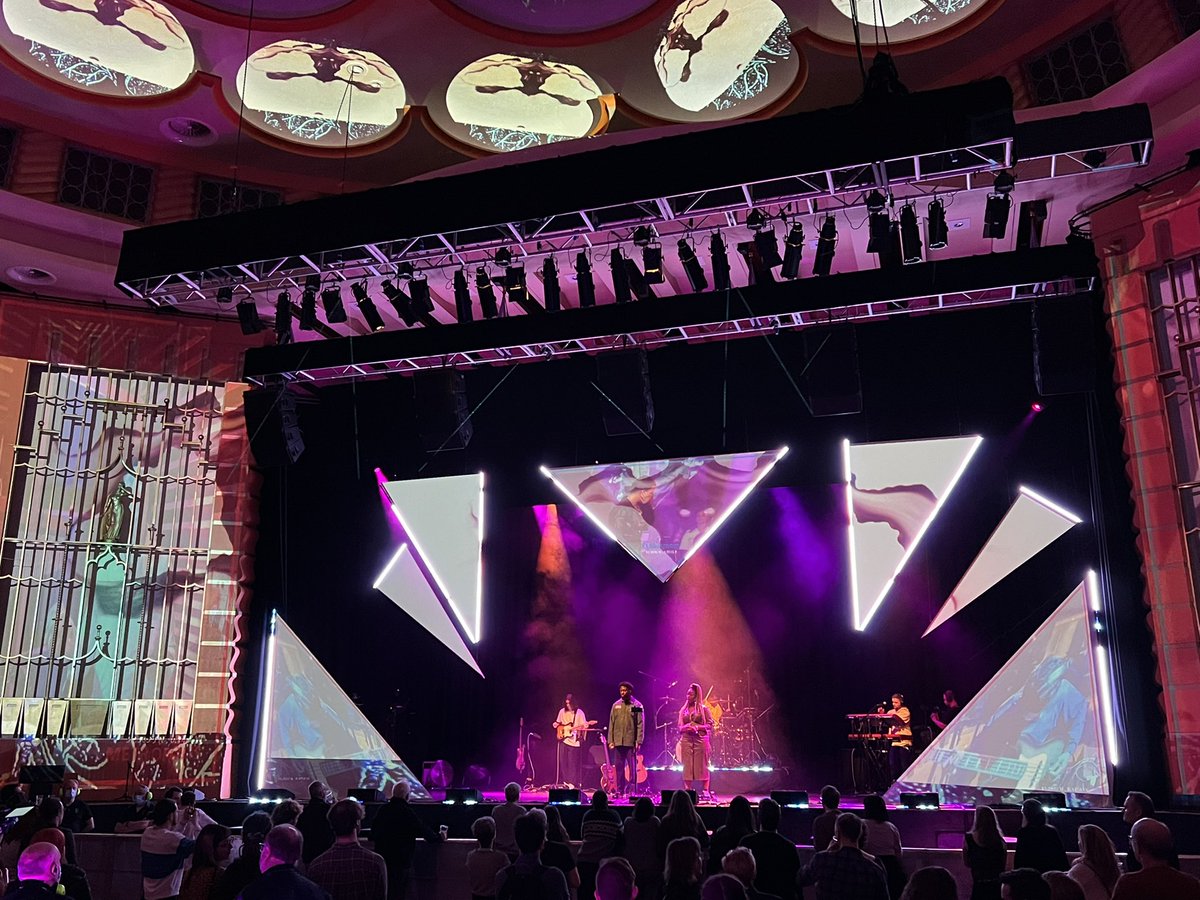 brightdome's tweet photo. @JAppiahMusic here in Brighton and @lolayounggg @TheO2 Blueroom at the O2 demonstrate how 5G tech can allow artists to collaboratively perform from different venues in perfect synchronisation #5GFestival https://t.co/tVk1a9qA6S