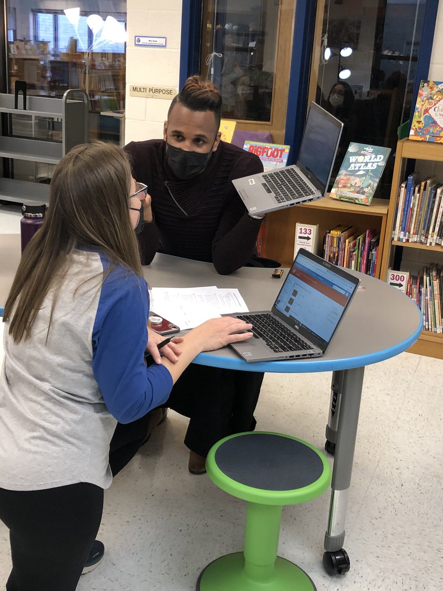 KimPaskaNegro's tweet photo. This afternoon engagement was high as our @ShrevewoodES teachers got to spend time learning from each other at our Workshop and Resources Share Fair. What a great time to explore, learn and commit! https://t.co/KskzxRs6Tz