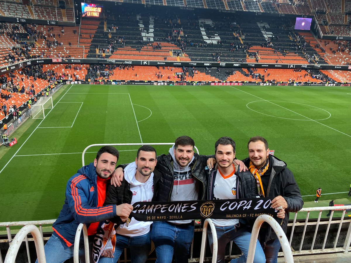 davidmntsa's tweet photo. Aborronat del que vam viure ahir⚪⚫🦇
#VolemLaCopa 
#AmuntValencia https://t.co/5cC22ktG2S