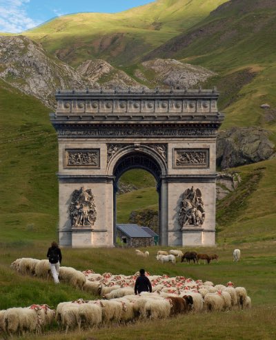 g_dutheil's tweet photo. Tous sur les Champs-Élysées ce Dimanche pour les #FoliesBéarnaises ! 2000 brebis et 300 artistes pour célébrer la transhumance et le pastoralisme pyrénéen ! 🐑🐏 Plus d’infos : https://t.co/ckLyzarE2N https://t.co/AU9Bbv69RW