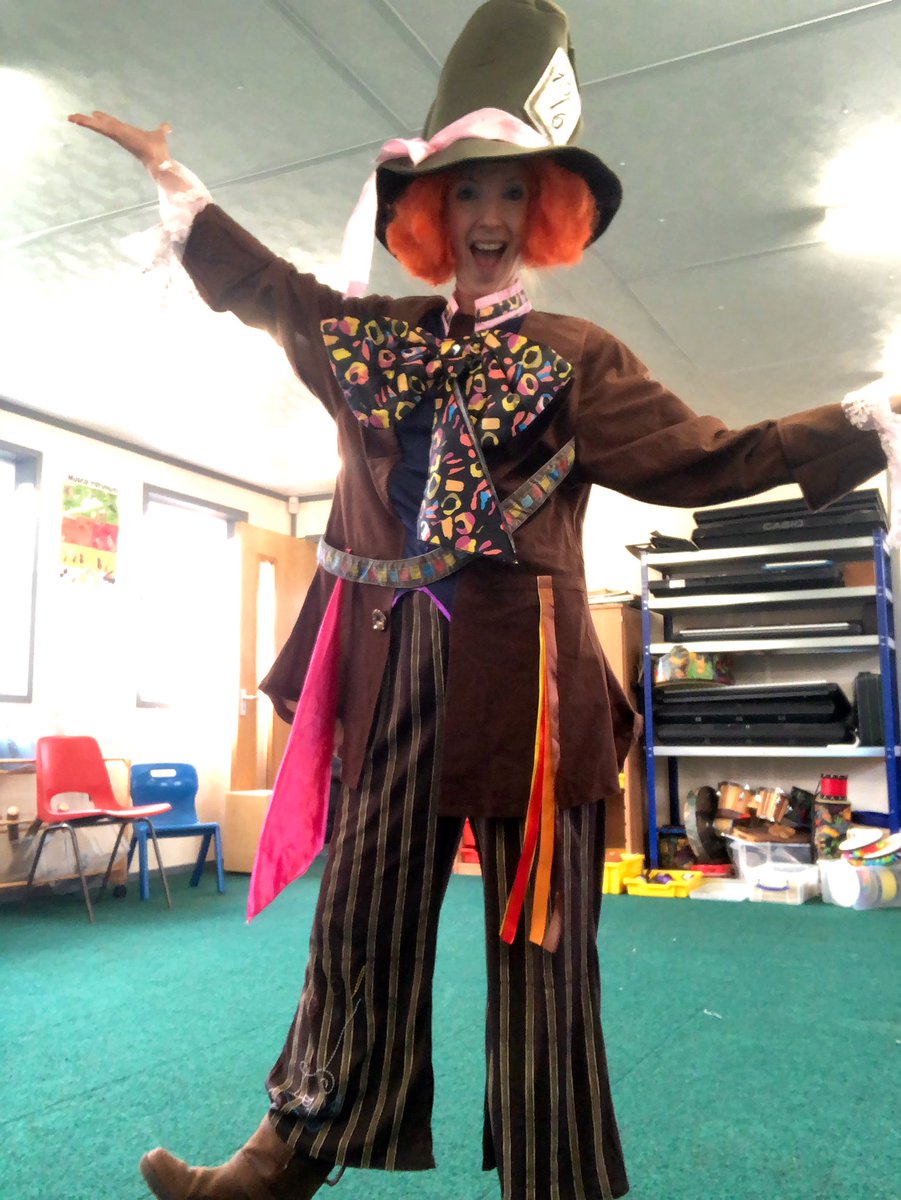 WONDERFUL WORLD BOOK DAY!
I’ve had such a brilliant day teaching music to <a href="/ggaearlyyears/">GGA Early Years</a> <a href="/GGAYEAR1/">GGA Year 1</a> <a href="/GGAYEAR2/">Year 2 GGA</a> then onto Song Squad classes at <a href="/CastleNewnham/">Castle Newnham</a>. I’ve seen the most incredible characters &amp; loved watching them come to life! 
#WorldBookDay #magical #madhatter #lovebooks