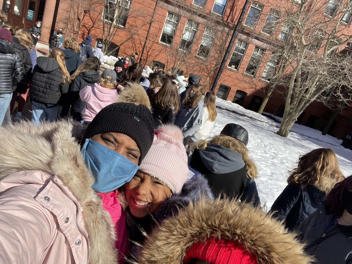 TheeMissA1920's tweet photo. Harvard here we come! #mvboston #mvmidde https://t.co/TIcDx5ztb0