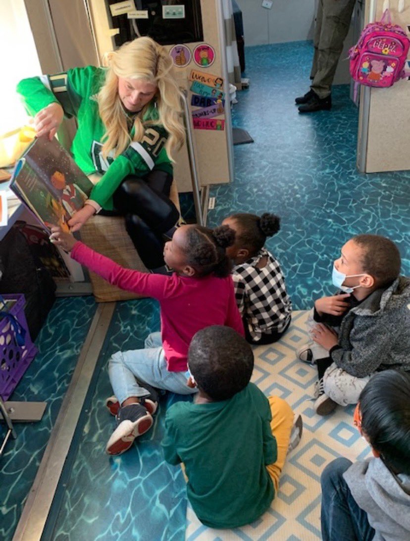 LoloPriest's tweet photo. It’s my absolute favorite week of the year - Nevada Reading Week❤️📚✨What a joy it was getting to read, engage and interact with the kiddos participating in our Strong Start GO! Pre-K Program and the 5th graders at Detwiler Elementary School!
#nevadareadingweek #StrongFutureLV https://t.co/jJXdUilOQC