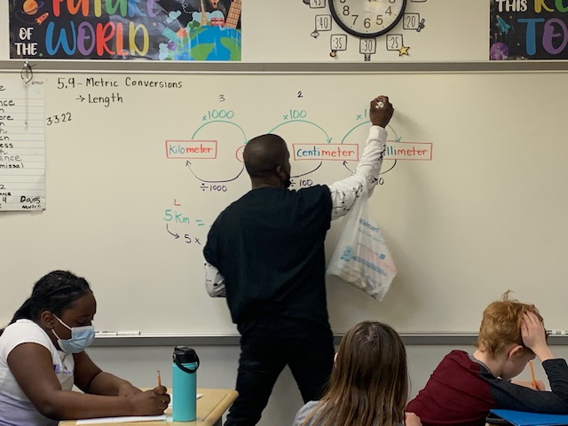 SthomasMATH's tweet image. When you stay ready; don&apos;t have to get ready-markers in the bag! #mathguy @PPS_CPI  @WandaCalhoun13 #metric #math5 @MartinSherian :-)