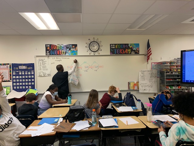 SthomasMATH's tweet image. When you stay ready; don&apos;t have to get ready-markers in the bag! #mathguy @PPS_CPI  @WandaCalhoun13 #metric #math5 @MartinSherian :-)