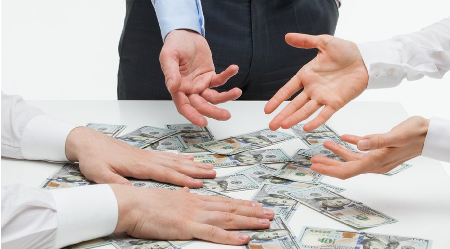 LivePercival's tweet photo. The Myth of Self-Set Salaries
There's nothing sexier for a company's employer branding than to state it makes use of Self-Set Salaries. In other words, ...

Finish the blog here.  https://t.co/Gqz4Tfx2sY https://t.co/pWUHtiAEtH