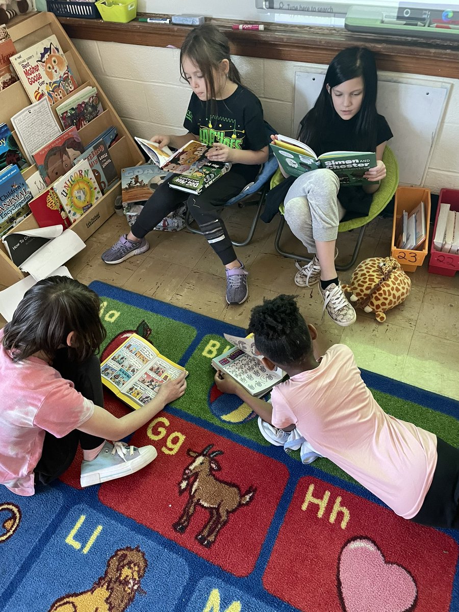 Can you tell we are excited to check out DOUBLE the books in room 105? Peep a class favorite author Mo Willems! <a href="/watkinswildcats/">Watkins Elementary</a>  #SPSreads