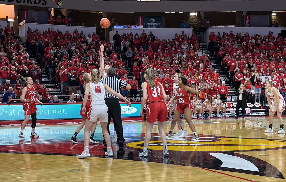 IHSAState's tweet photo. 🏀🏆 The ball is tipped…

#IHSA #MarchMadness https://t.co/mixEIyJTcG