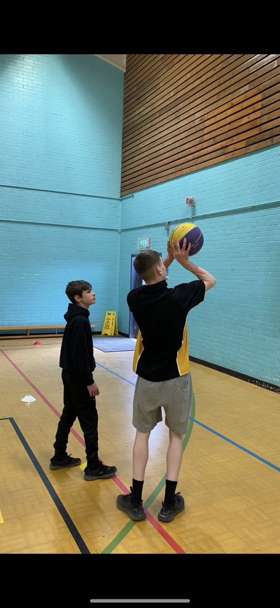 WingfieldAcadPE's tweet photo. Great effort from our Y11 leaders this afternoon 👏🏻👏🏻🏀 https://t.co/sa2BbExCC2