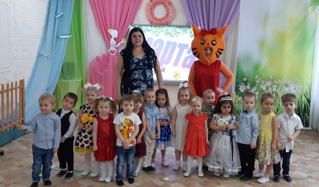 84pingvin's tweet photo. 🌺Вот и закончились утренники, посвященные 8 марта в детском саду. 
Дети для любимых, родных мам и бабушек читали стихи, пели, танцевали, играли на музыкальных инструментах. 🎀
Праздник, несомненно, принёс в жизнь нашего д/с атмосферу весенней радости и счастья.💐 https://t.co/KjjiadJCKb