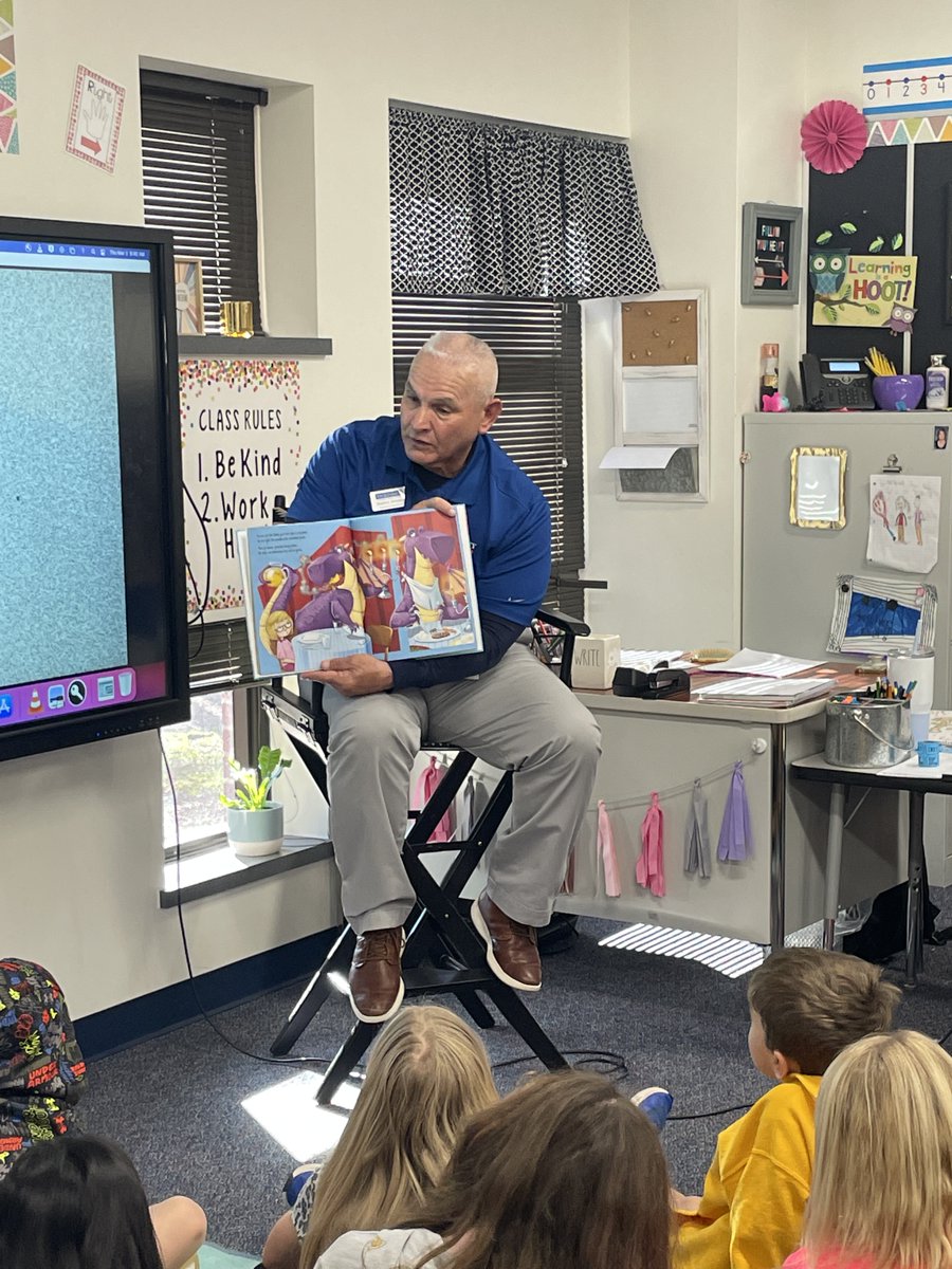 Thank you Mr. Oaxaca for being a guest reader today! #myMISD #VCLibrary #VCCougars #loveofreadingweek