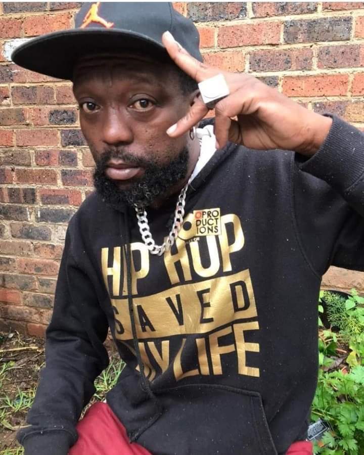 Lee_Raa_Tuu's tweet image. Please give Zola a Good paying Job 😢😥😭