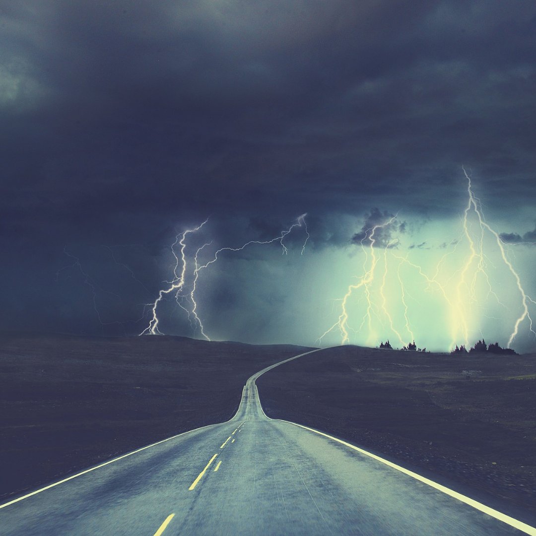 _RelaxMusic_'s tweet photo. #lightning #thunderstorm #nature #night https://t.co/oY8JB8BbsJ