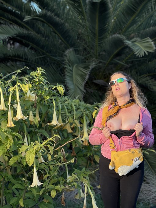 Damn I love boobs https://t.co/tPD8txyVNo<a href="/tag/xhamster"class="tags"><span>#xhamster</span></a>