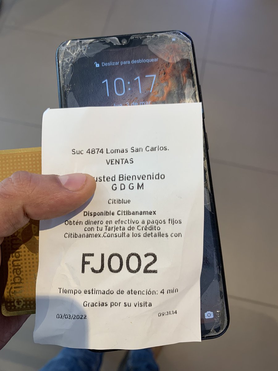 GermanGuillenM's tweet photo. @ContactoCitibmx 4 minutos de tiempo estimado y más de media hora aquí, solo 1 asesor atendiendo y 3 almorzando sean un poco más empaticos con los clientes. Y sean profesionales https://t.co/dToUFpxVuR