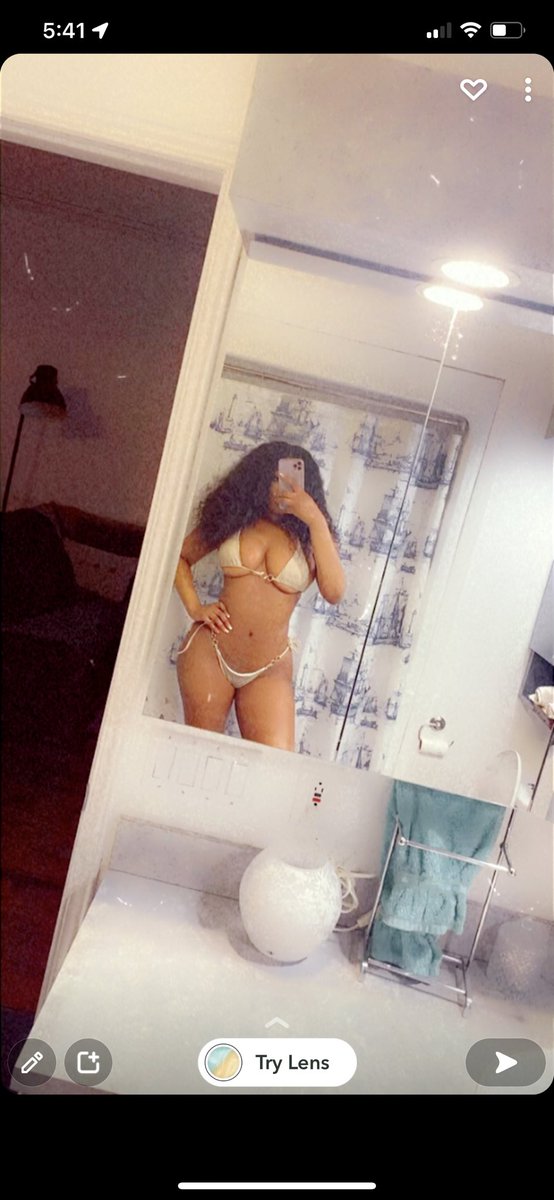 Samia_Moore1's tweet photo. There’s nothing wrong with a little under boobs 🤗 https://t.co/areycXwNfk