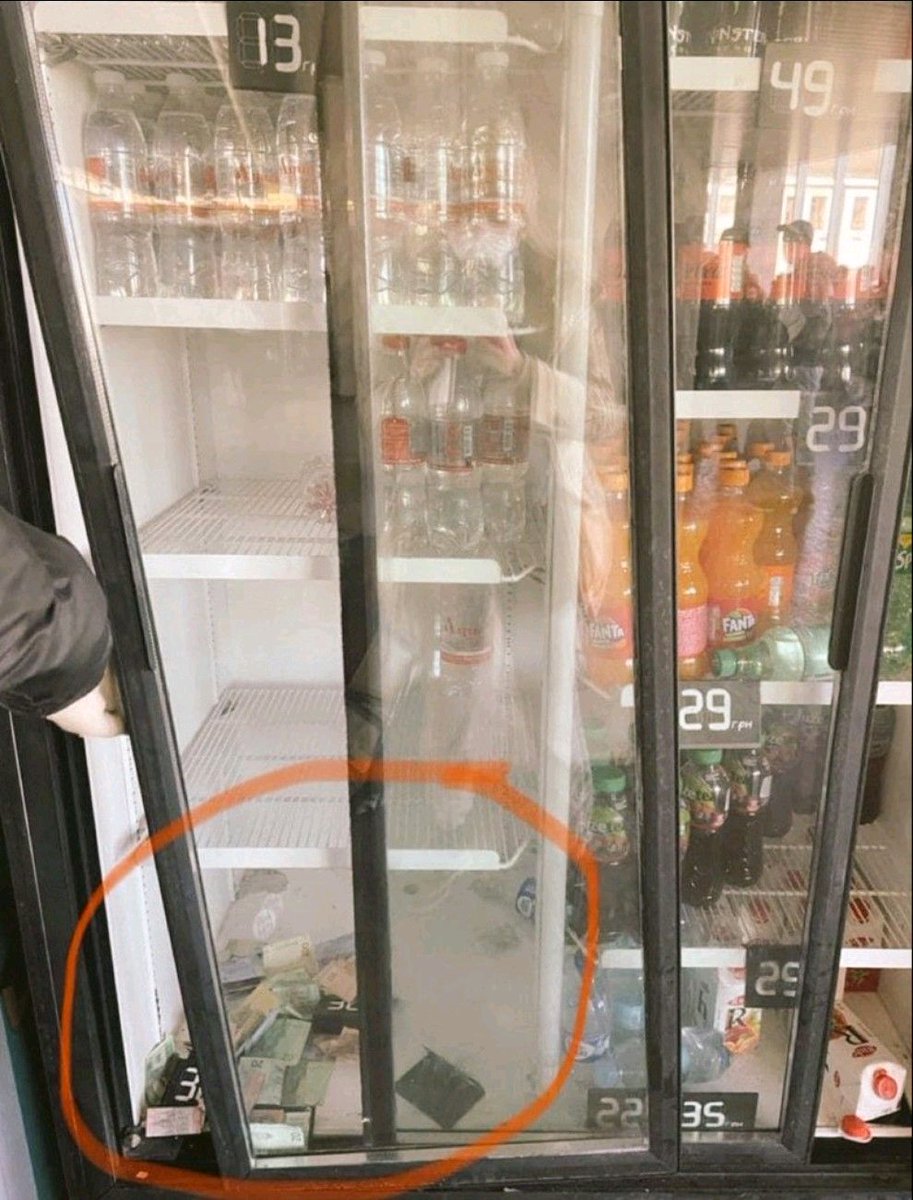 Ukrainian showing how a true society with strong fundamentals can’t be derailed in worst of the circumstances.

With no workers left people choose to put money in the fridge for the items they take.

#Ukraine #Ukrainian #UkraineRussiaWar #RussiaUkraine #Kiev #TheUkrainians