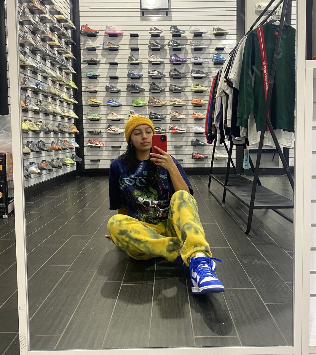 solelynati's tweet image. Some tiedye on tiedye 💙💛 #gameroyals #dunkhigh