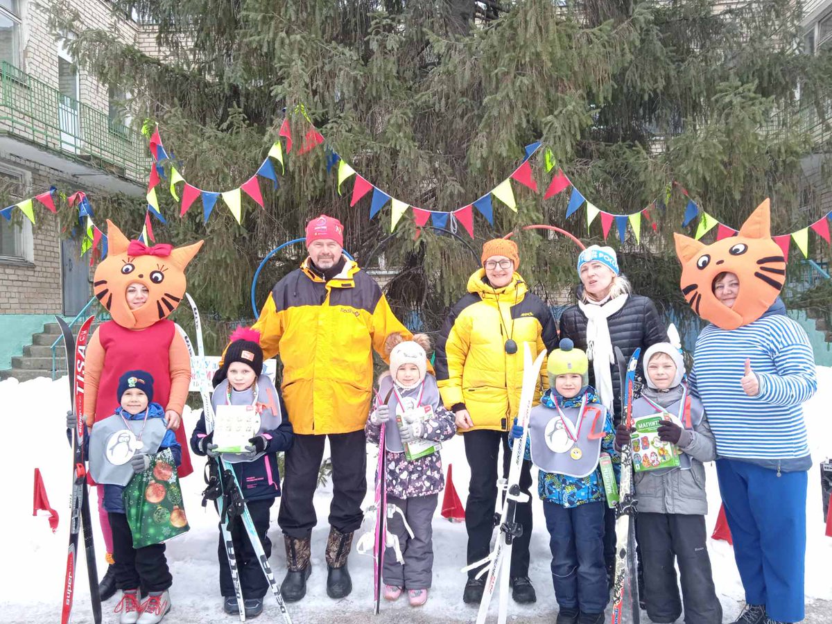 84pingvin's tweet photo. ⛷️Сегодня на базе МБУ д/с №84 «Пингвин» прошли городские соревнования среди команд дошкольных образовательных организаций «Лыжные старты. 
Ребята показали отличные результаты. 👍🎿
Все участники соревнования были награждены медалями, грамотами и памятными подарками.🏅🎁 https://t.co/D0DYgFCqHJ