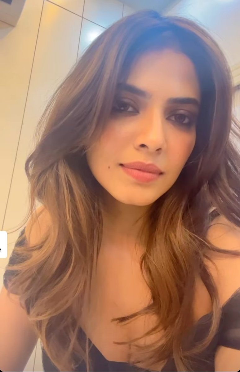 OnlyHeroines's tweet photo. #MalavikaMohanan 😘 https://t.co/Y1pql0I9gZ