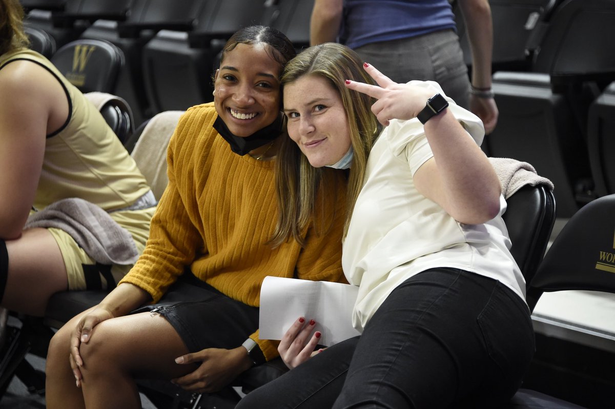 Happy #ManagerAppreciationWeek to all student managers! So grateful for the manager experience and being able to work with some of the best people in the industry and with some of the best coaching staffs! Thank you @WoffordMBB and @Wofford_WBB 💛🖤