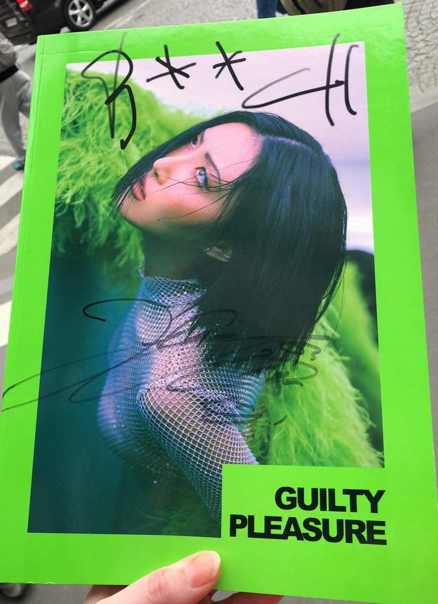 [ Concours ]

À l'occasion de la venue de #Hwasa dans notre jolie capitale, nous avons réussi à vous faire dédicacer Guilty pleasure 🎉 

Les règles sont simples :

👉 Follow <a href="/KpopInParis/">Kpop in Paris</a> ✴️
👉 RT ce tweet 🤭
👉 Like la publie 😉 

👇👇👇