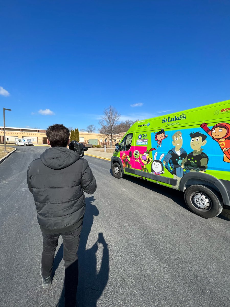 asr_media's tweet photo. Reading is for e v e r y o n e 📚
#BTSWithASR: #ASRMedia was out in the field yesterday with the @LVReads2025 team capturing all the reading celebrations taking place for #ReadAcrossAmerica Day 🌎🎥 #ASRSharesStories @UnitedWayGLV @PBS39Channel @FUNWITHmeLVin https://t.co/8X5J1PXyhC