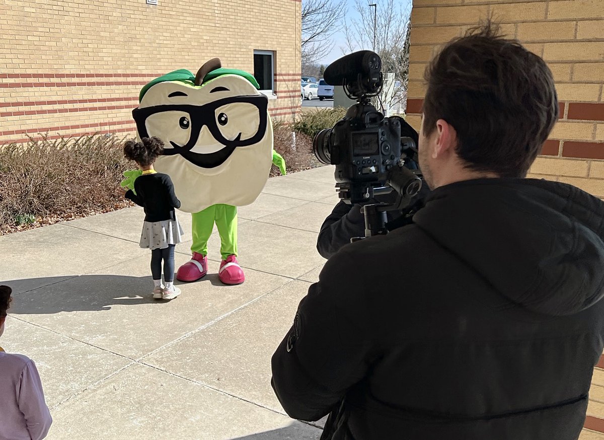 asr_media's tweet photo. Reading is for e v e r y o n e 📚
#BTSWithASR: #ASRMedia was out in the field yesterday with the @LVReads2025 team capturing all the reading celebrations taking place for #ReadAcrossAmerica Day 🌎🎥 #ASRSharesStories @UnitedWayGLV @PBS39Channel @FUNWITHmeLVin https://t.co/8X5J1PXyhC