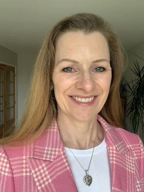 DerbyUniPress (@derbyunipress) on Twitter photo .@elouisepigden, Deputy Dean of the College of Science and Engineering <a href="/DerbyUni/">University of Derby</a>, spoke to <a href="/BBCDerby/">BBC Derby</a> about her work at the University and her new role with <a href="/E4EDerby/">E4E Derby</a>. Listen here (clip starts at 2 hours 14 minutes 27 seconds): ow.ly/VpGw50I981l .@elouisepigden, Deputy Dean of the College of Science and Engineering <a href="/DerbyUni/">University of Derby</a>, spoke to <a href="/BBCDerby/">BBC Derby</a> about her work at the University and her new role with <a href="/E4EDerby/">E4E Derby</a>. Listen here (clip starts at 2 hours 14 minutes 27 seconds): ow.ly/VpGw50I981l