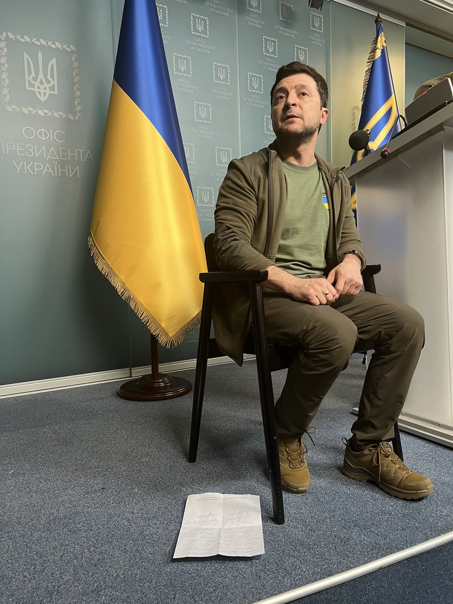Der ukrainische Präsident sagte bei dem Presse-Gespräch auf meine Frage außerdem: „Wenn es die Ukraine nicht mehr gibt, wird es um Estland, Litauen, Lettland, Moldawien, Georgien und Polen gehen, und sie werden bis zur Berliner Mauer weitermachen.“ @BILD