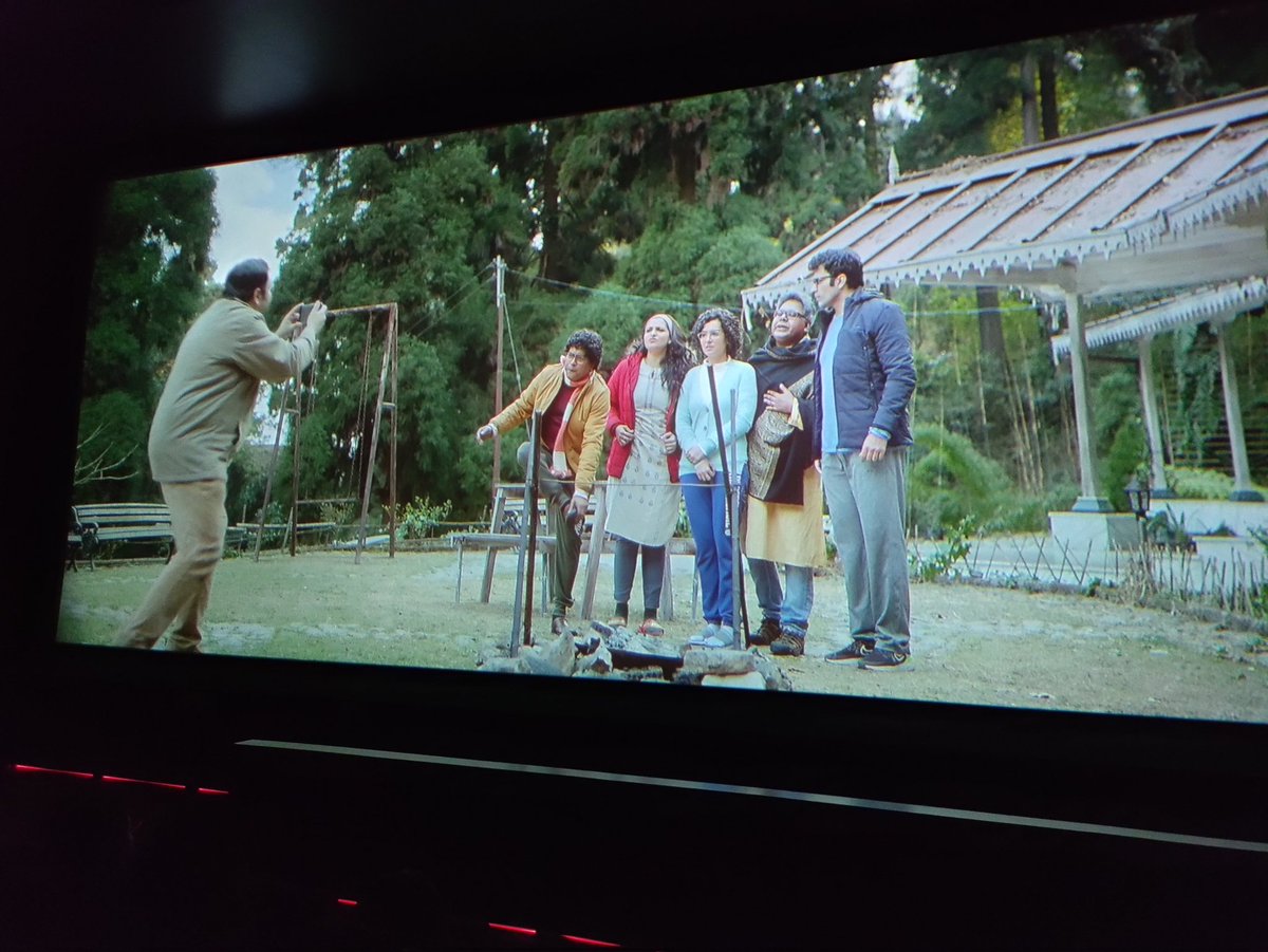 FilmyBandits's tweet photo. #AbarBochhorKooriePore tugs at your heart 💖 strings for all the right reasons. With the right dose of nostalgia &amp; friendship, the film is all heart &amp; filled with love. Director #SrimantaSenguptta delivers a terrific content-driven film. @pssent @pramodfilmsnew https://t.co/0I0yvAQmWe