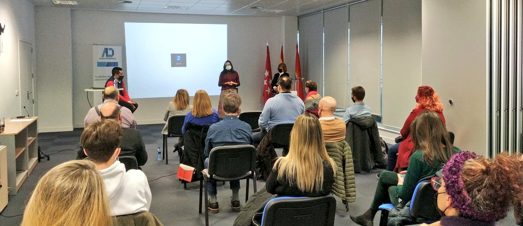 ADesarrollo's tweet photo. Seguimos… Es el turno de @mopotu la CEO de #Muysca, se presenta y nos explica en qué consiste su empresa #ExperienciaEIE #TransformaciónDigital #CasosdeÉxito… 👏👏 @RicardoAnova @magalymto @AytoAlcalaH https://t.co/KY1iaETyyn