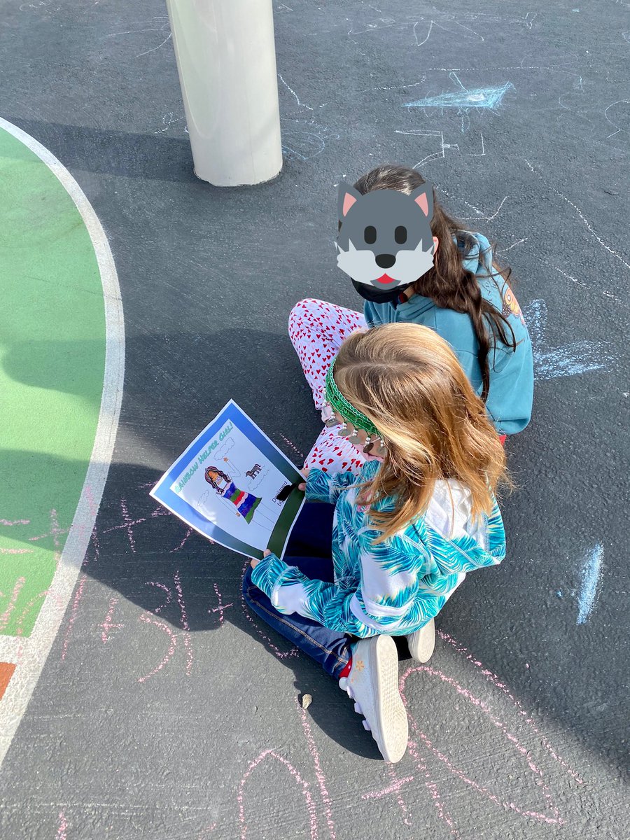 MistyKluesner's tweet image. My uptown creators sharing their superhero designs with their kinder buddies! They did such an amazing job tailoring their designs to the unique interests of their buddy 👏👏👏

#CUSDrockstar @campbellusd @WolfpackCSI #ArtsEdchat #DTK12chat #Creativity