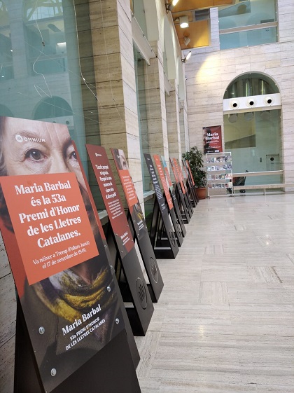 bplleida's tweet photo. Una mostra de fons de l'obra de Maria Barbal #AutoraLocal acompanya l'exposició "Maria Barbal, de Tremp al món" que pots veure al claustre infantil fins el dia 31 de març.
ℹ️https://t.co/BSLlf0FBH7 #ÀreaLocal
@bibliotequescat @OmniumLleida https://t.co/vkCBFhaJJF
