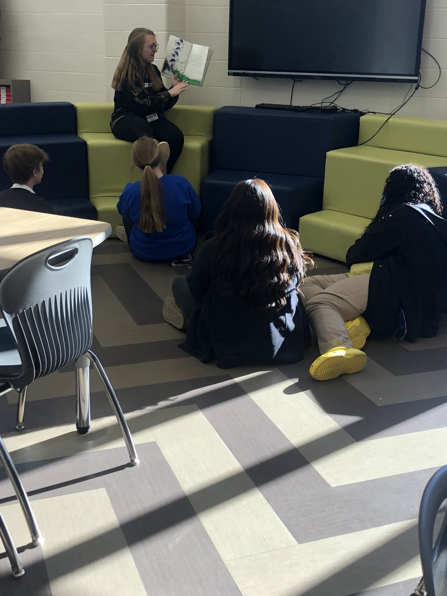I love this so much! FBLA students <a href="/Winterboro_High/">Winterboro High</a> are practicing reading before they visit classrooms @SycamoreElemen1 to share their love of reading! #limitless #leadingtheway #ReadAccrossAmerica <a href="/lee_shareka/">Shareka Cook Lee</a> <a href="/GraysonLawrence/">Grayson Lawrence</a>