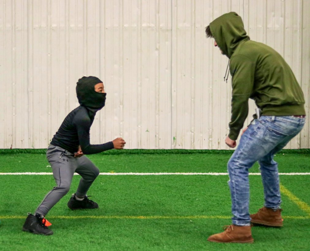 StevieJohnson13's tweet image. Young King learning the ways with @AnthonyHoma2 via @SportsplexWNY  #HandleBizHaveFunClub @XA_HBHF 👽