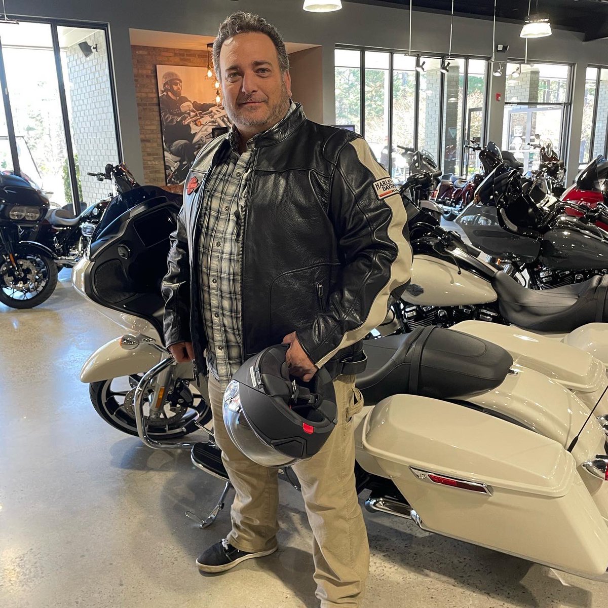 coxsdoubleeagle's tweet photo. Be Daytona ready! Make sure you have all the riding gear you need before the long haul. We’ve got new styles of leather jackets for men and women! 😎 Check us out! 😉 #harleydavidson #motorclothes #daytonaready https://t.co/Ljj5Q29A6i
