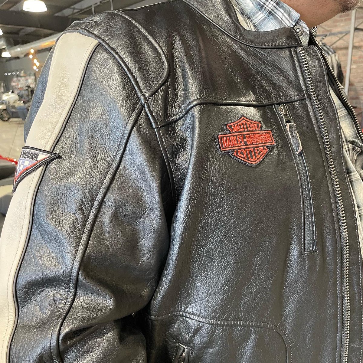 coxsdoubleeagle's tweet photo. Be Daytona ready! Make sure you have all the riding gear you need before the long haul. We’ve got new styles of leather jackets for men and women! 😎 Check us out! 😉 #harleydavidson #motorclothes #daytonaready https://t.co/Ljj5Q29A6i