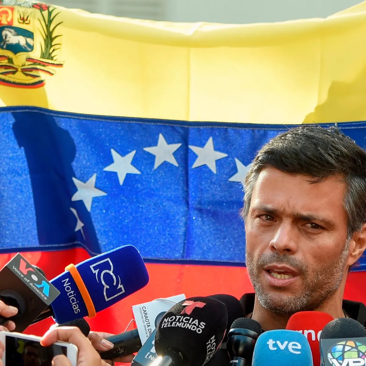 iwab_nyc's tweet photo. IWAB recently interviewed Venezuelan opposition leader @leopoldolopez , who is currently exiled in Spain since his arrest and imprisonment by the Maduro regime.

https://t.co/tzct7q6EVC https://t.co/2QapVROCpW