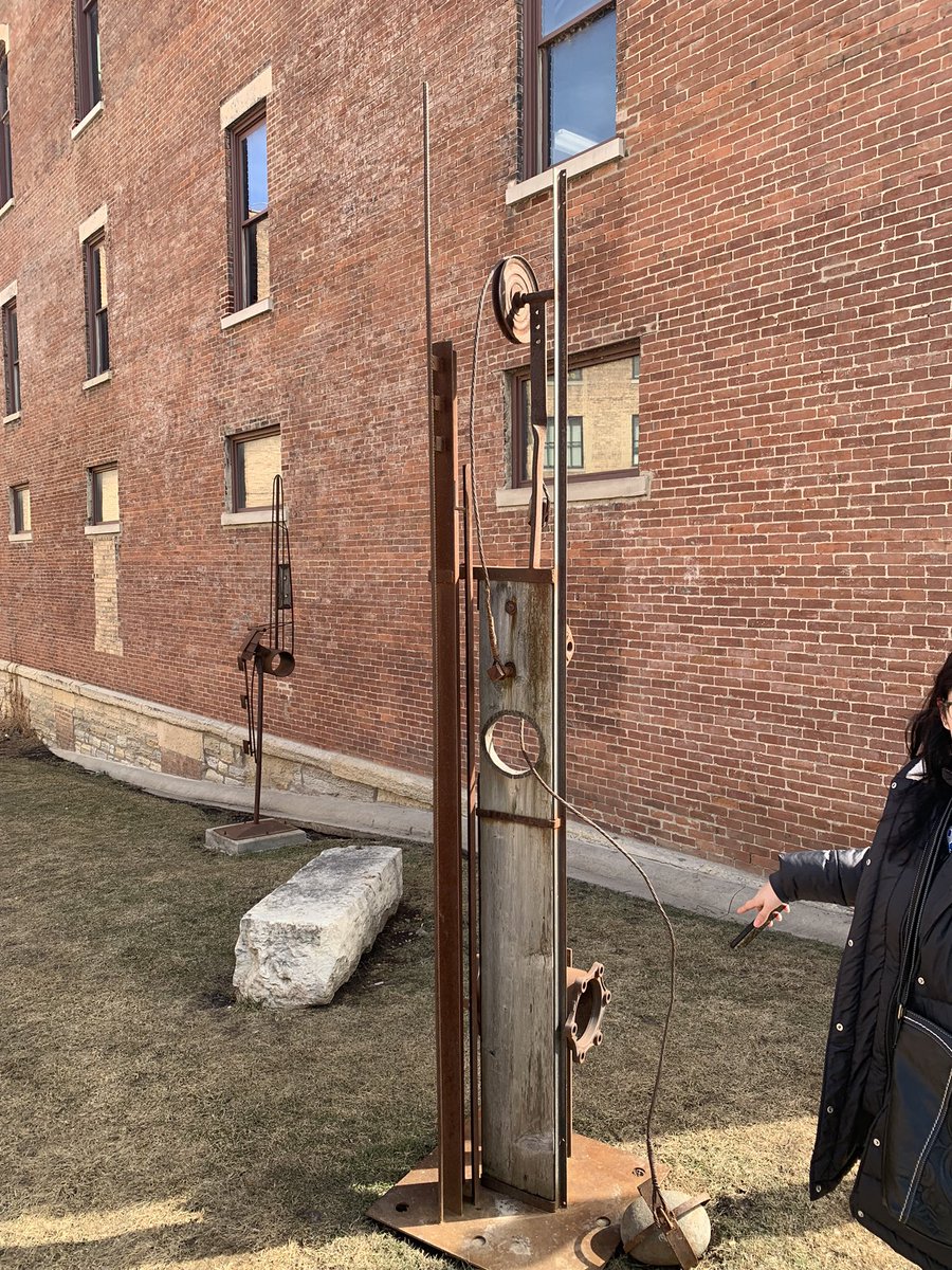 MissVice0's tweet image. #EDU3620 this is some sort of medieval torture device or something. history because there’s obviously a story behind these. science looks at the obvious rust on the object. math using the pulley system.