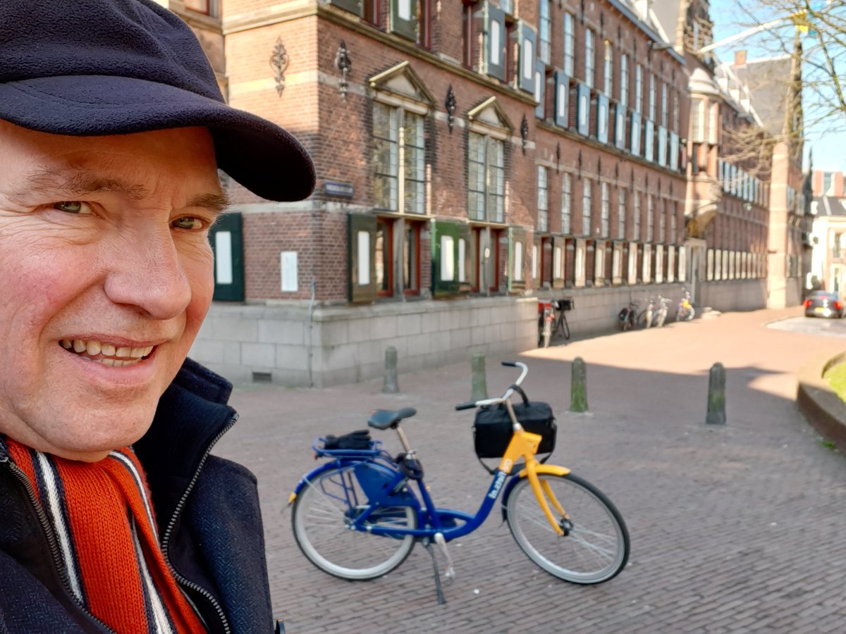 Vandaag dagje overleggen in de 'stad'. Opkomen vd belangen inwoners <a href="/Eemsdelta/">Gemeente Eemsdelta</a> over: <a href="/EE_Eemsdelta/">Economie & Ecologie</a> , Gron Zorgakloord en Preventie Overleg Groningen (gezondheid). Met trein van <a href="/Arriva_NL/">Arriva Nederland</a> gereisd en 'stad' verder in met een #OV fiets. Super!