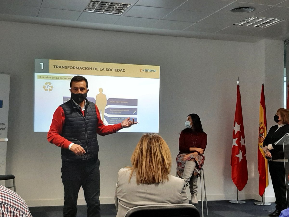 Joaquingsalcala's tweet photo. 👉 Mesa debate en @ADesarrollo con @RicardoAnova, @mopotu de #Muysca y @magalymto en una actividad que ha atraido a muchos emprendedores, empresarios y profesionales del mundo tecnológico.
#ExperienciaEIE #TransformacionDigital #AlcalaDeHenares https://t.co/xvhBKeRopH