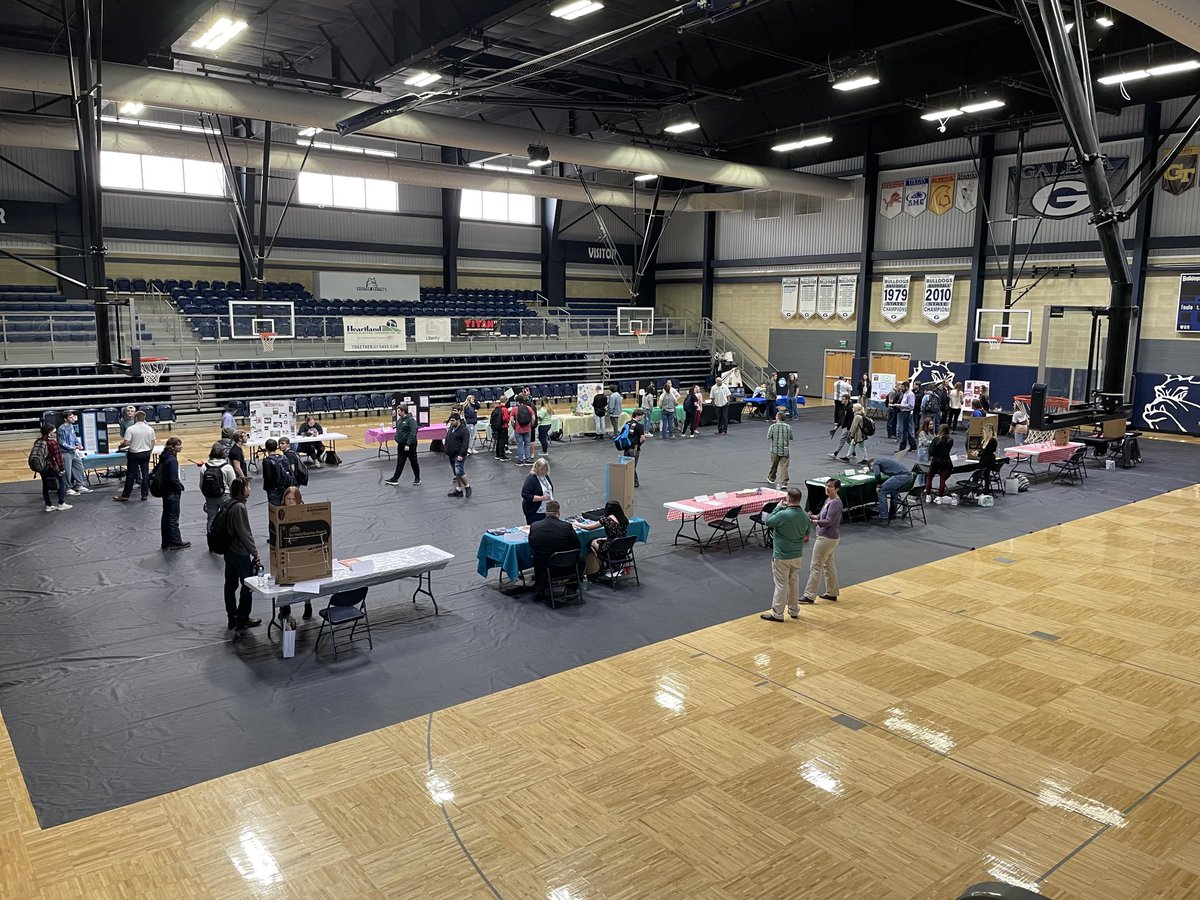 lsimmons499's tweet photo. Cherokee County Entrepreneur Fair taking place at GHS today. #BulldogsEntrepreneurs @Galena499 https://t.co/TIkzr27C2D