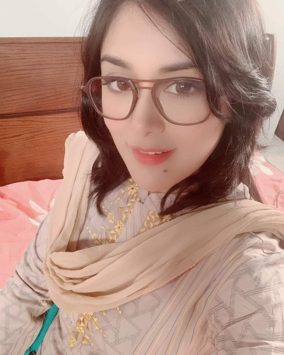 হোয়াটসঅ্যাপ মানে ছবি দে 
ইমু মানে স্বামী বিদেশে, 
তাহলে টুইটার মানে কি ? 😜