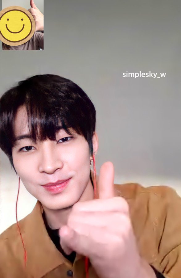 wonwoofiles's tweet photo. so very soft for wonwoo and his pinky promises 💔 https://t.co/5yzOMMxWMi