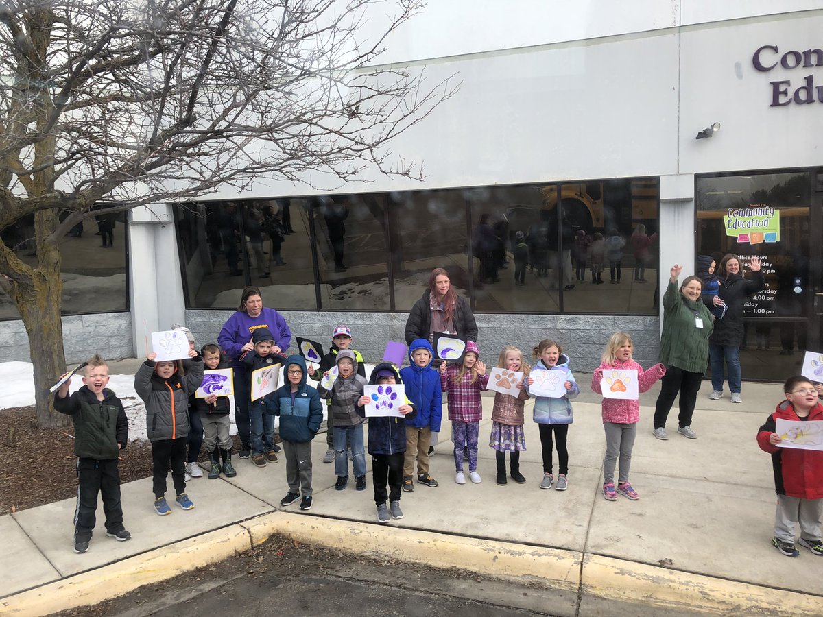 WaconiaWrestlin's tweet photo. Thank you @WaconiaSchools @Waconiasuper @WaconiaChamber for sending our athletes out in style. @MaxMcenelly @dot_mon3 @Mueller_Gage_27 @AlexRiley42 https://t.co/6udHDQT290